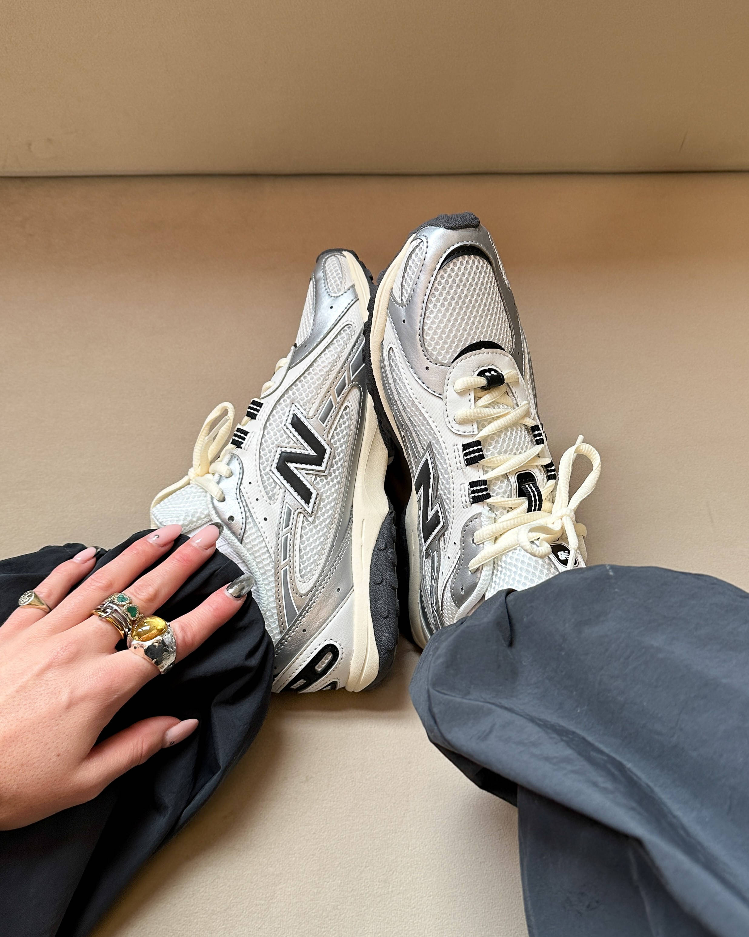 New Balance 204L Silver Metallic Navy