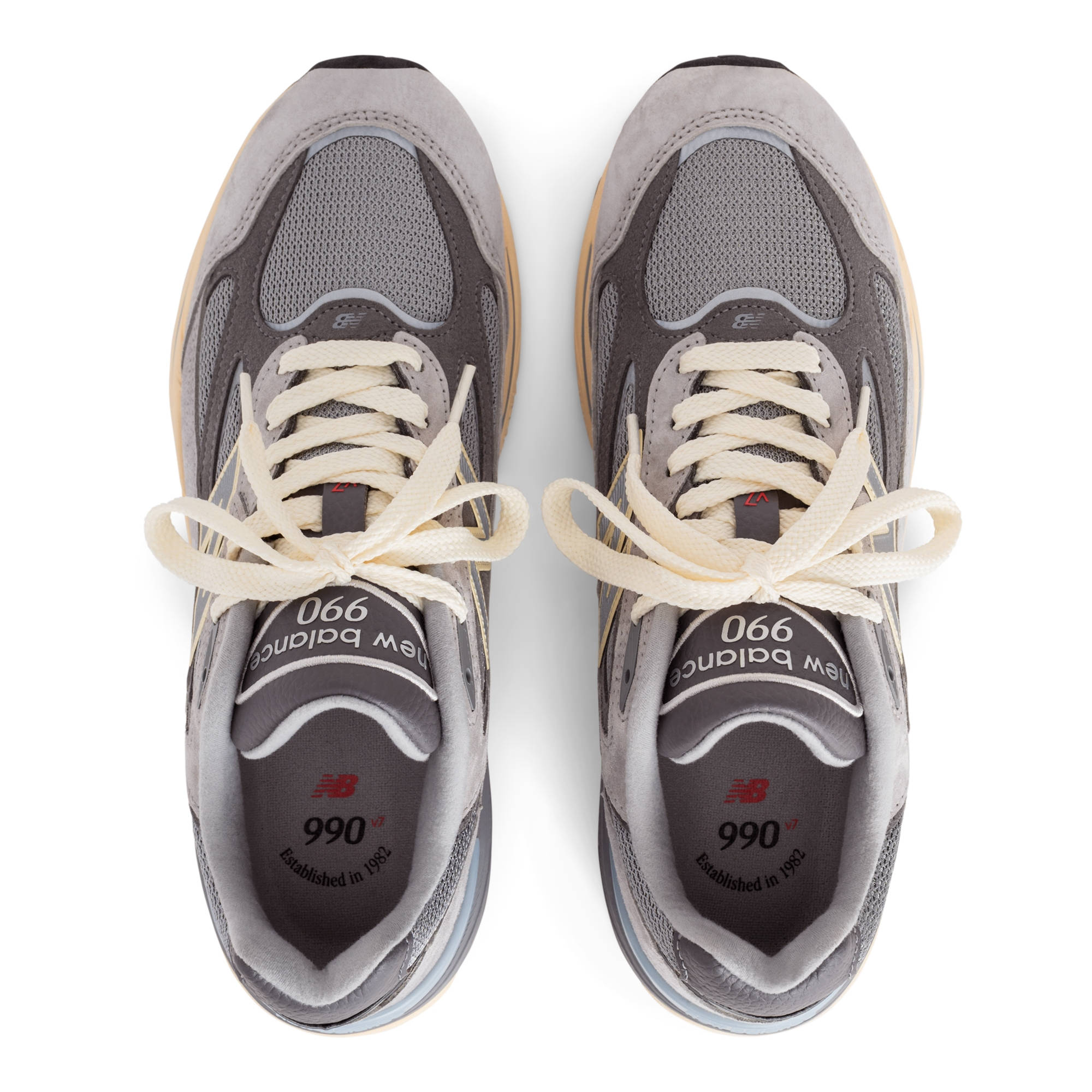 New Balance 990v7