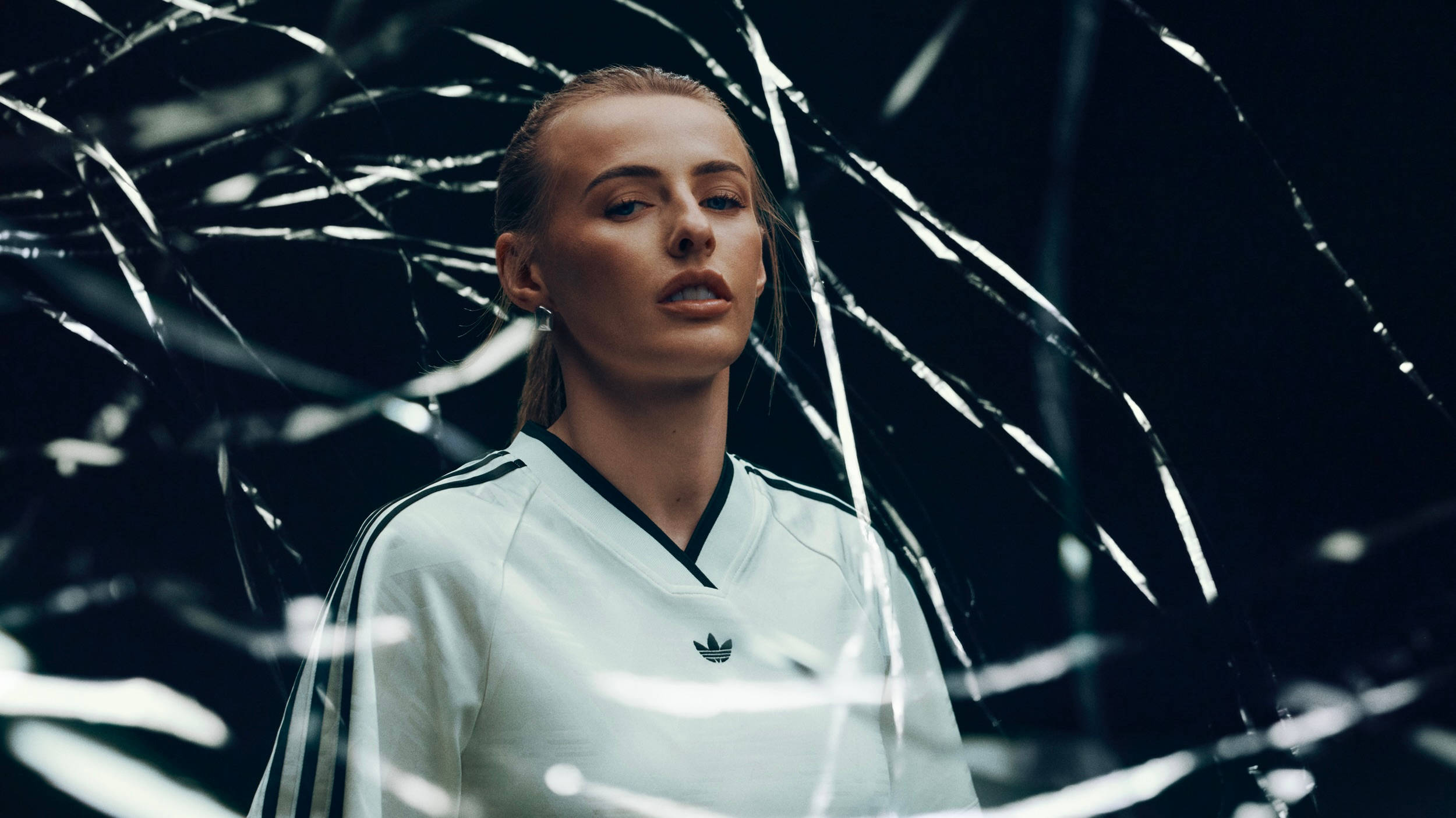 adidas©