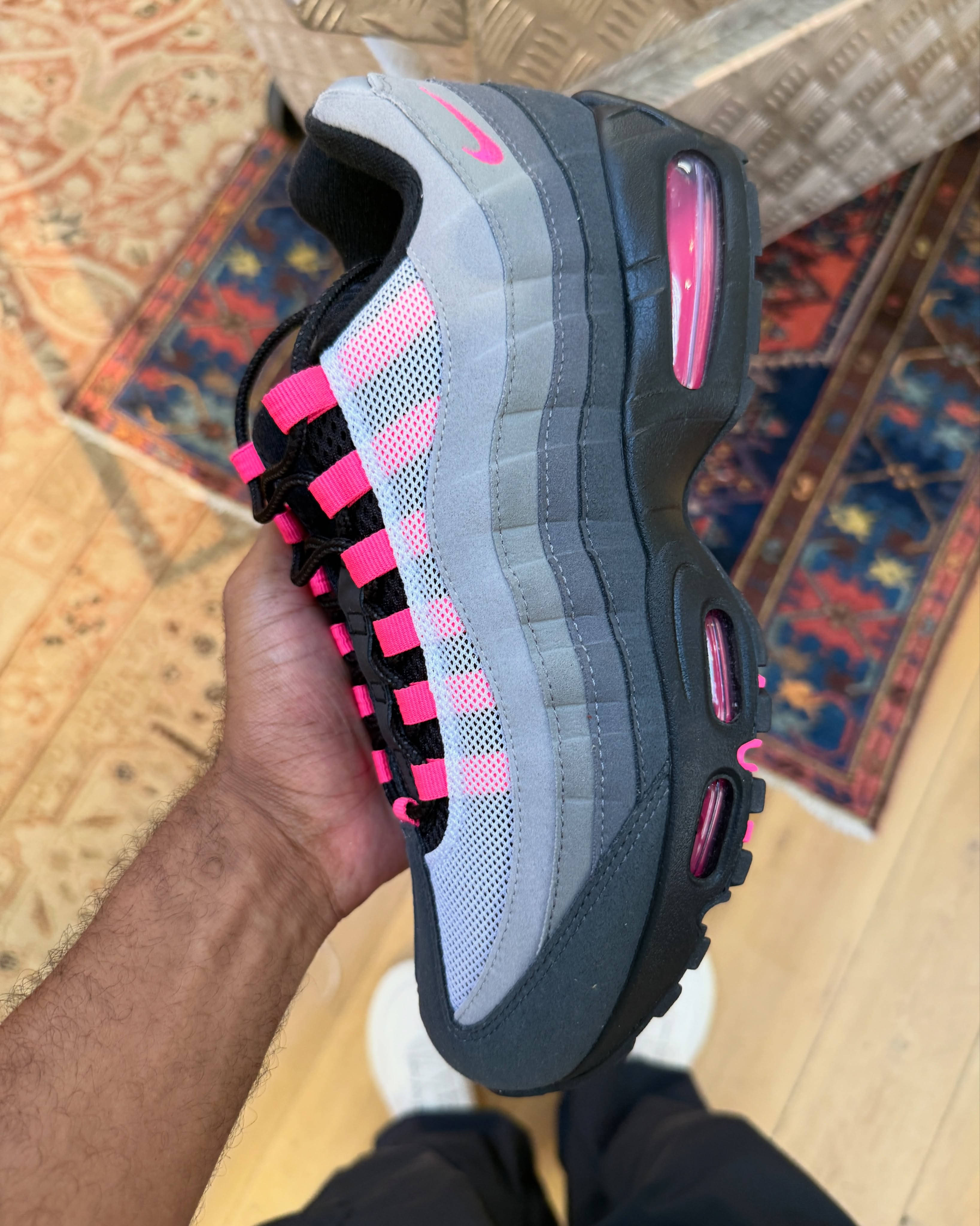 nike air max 95 black tongue pink