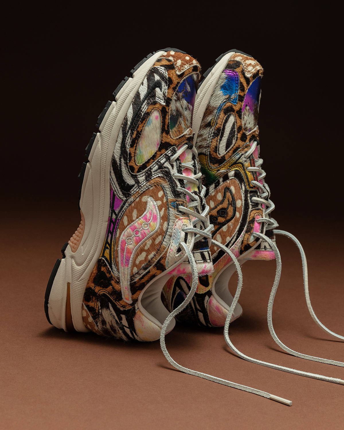 via Saucony