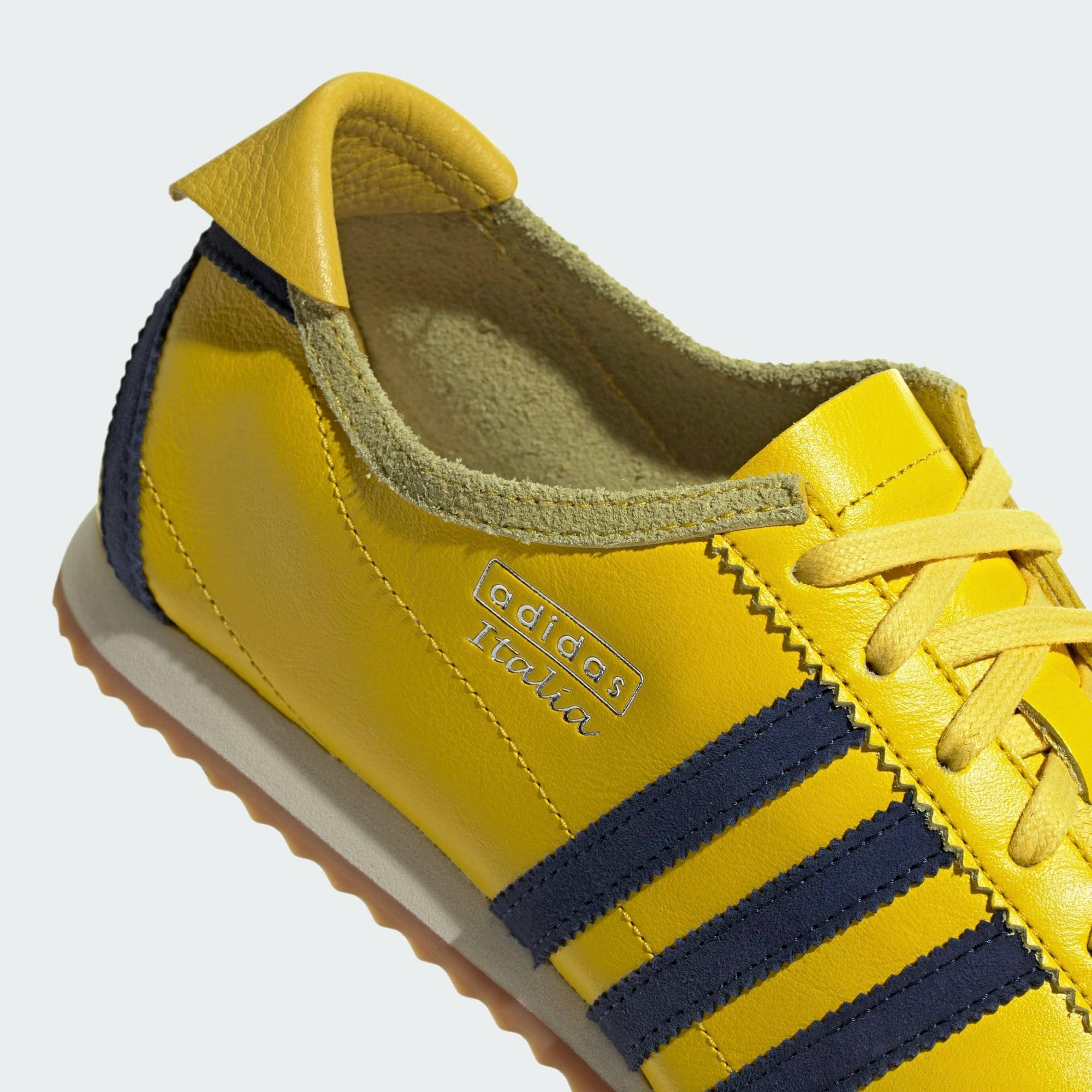 adidas©