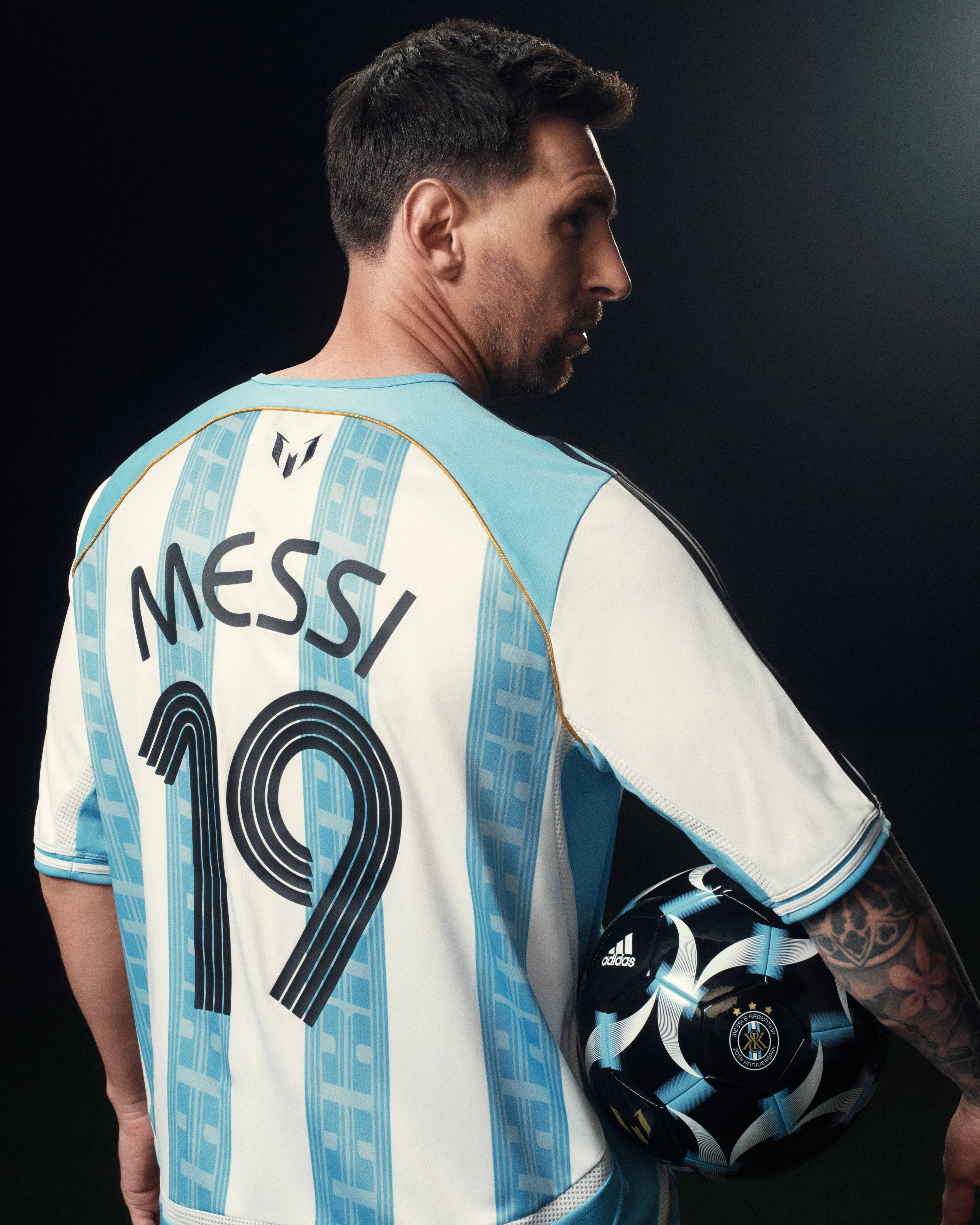 adidas©