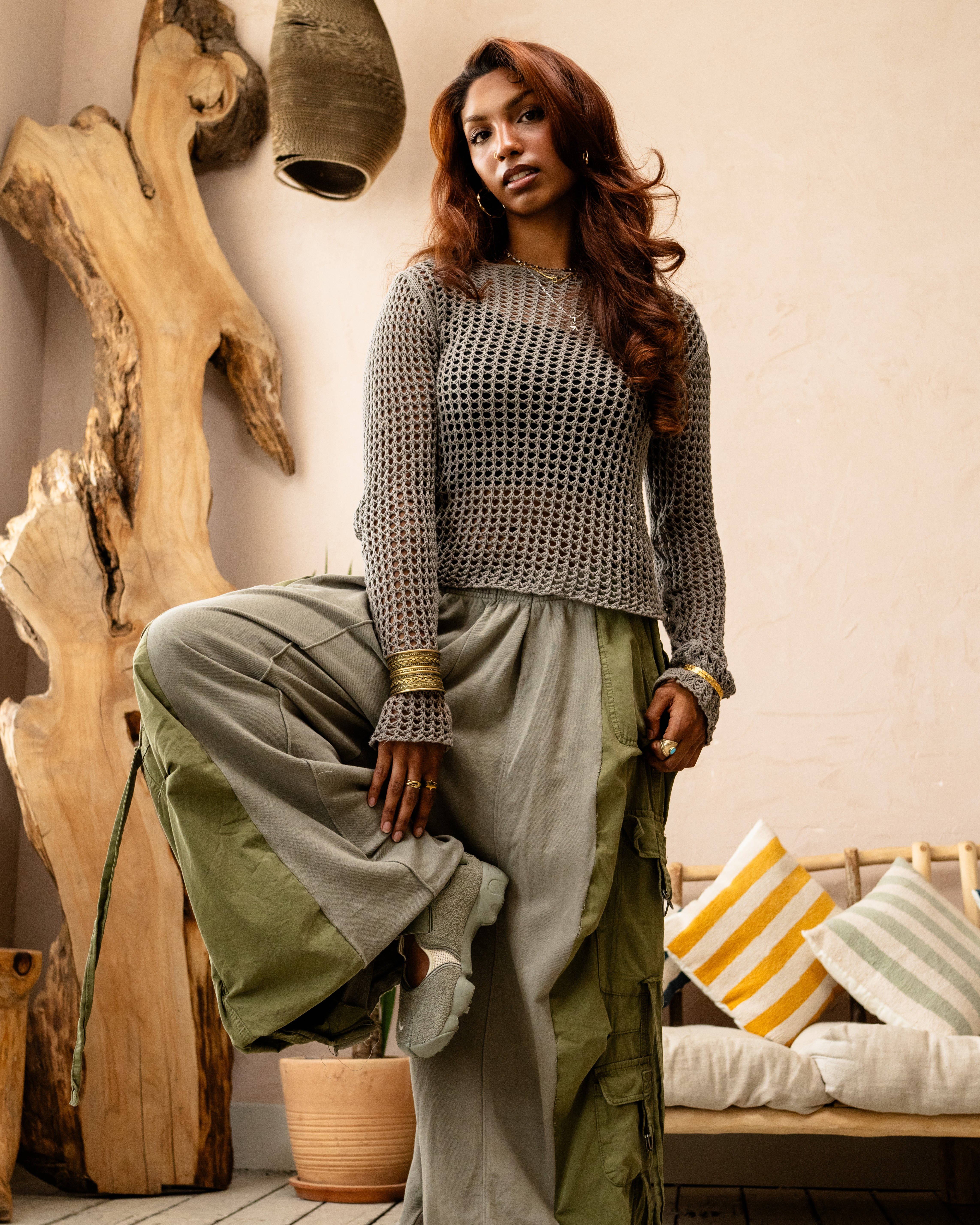 outfit 1 baggy pants and textured top matching nike air rift in olive