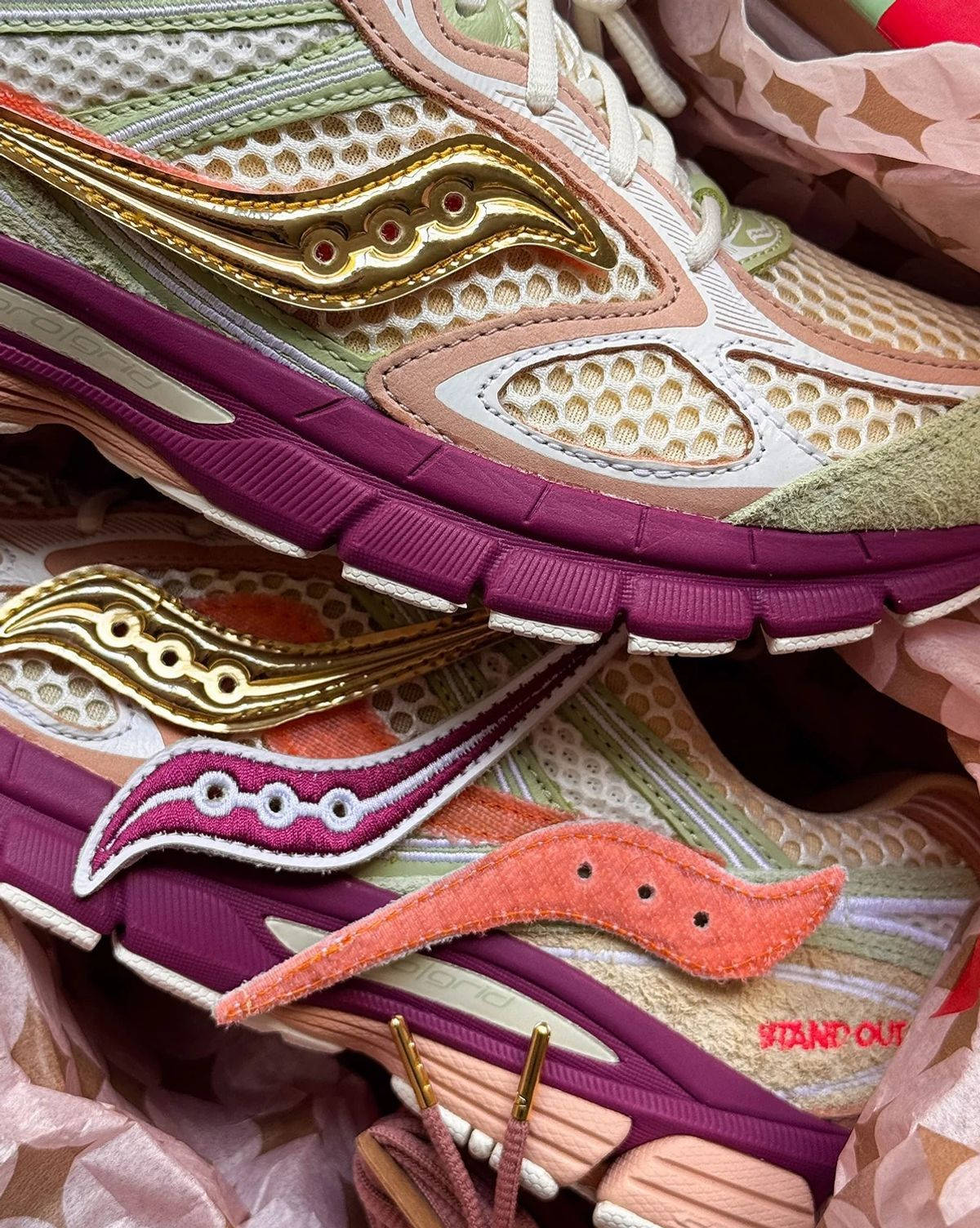 Stan Birch x Saucony ProGrid Guide 7 Stand Out S71070 2 side