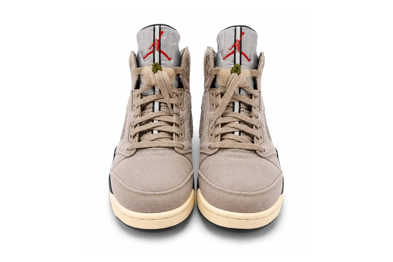 UNDEFEATED x Air Jordan 5 Moon Fossil middle