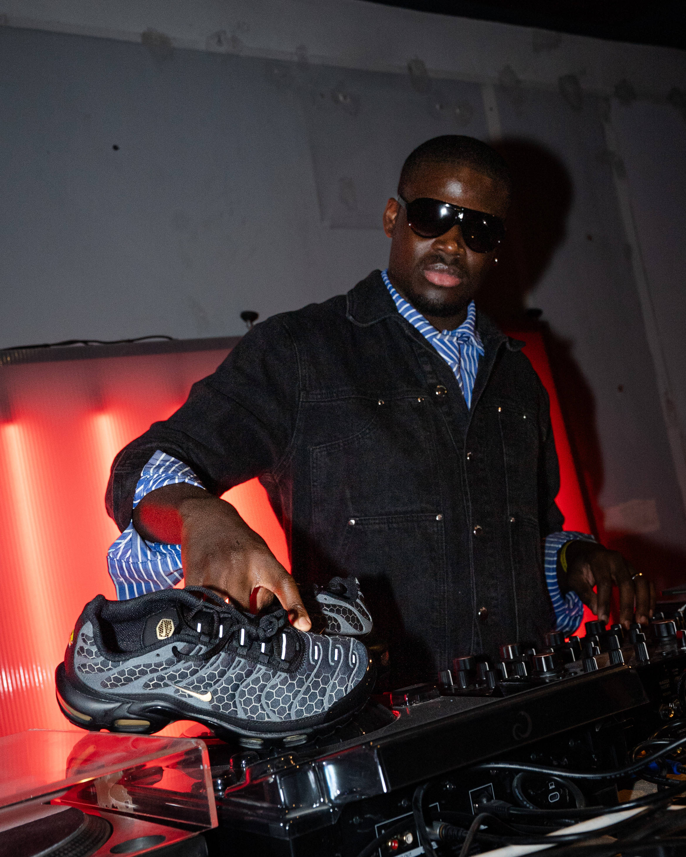 Behind the deck with Manchester Tn at footlocker event