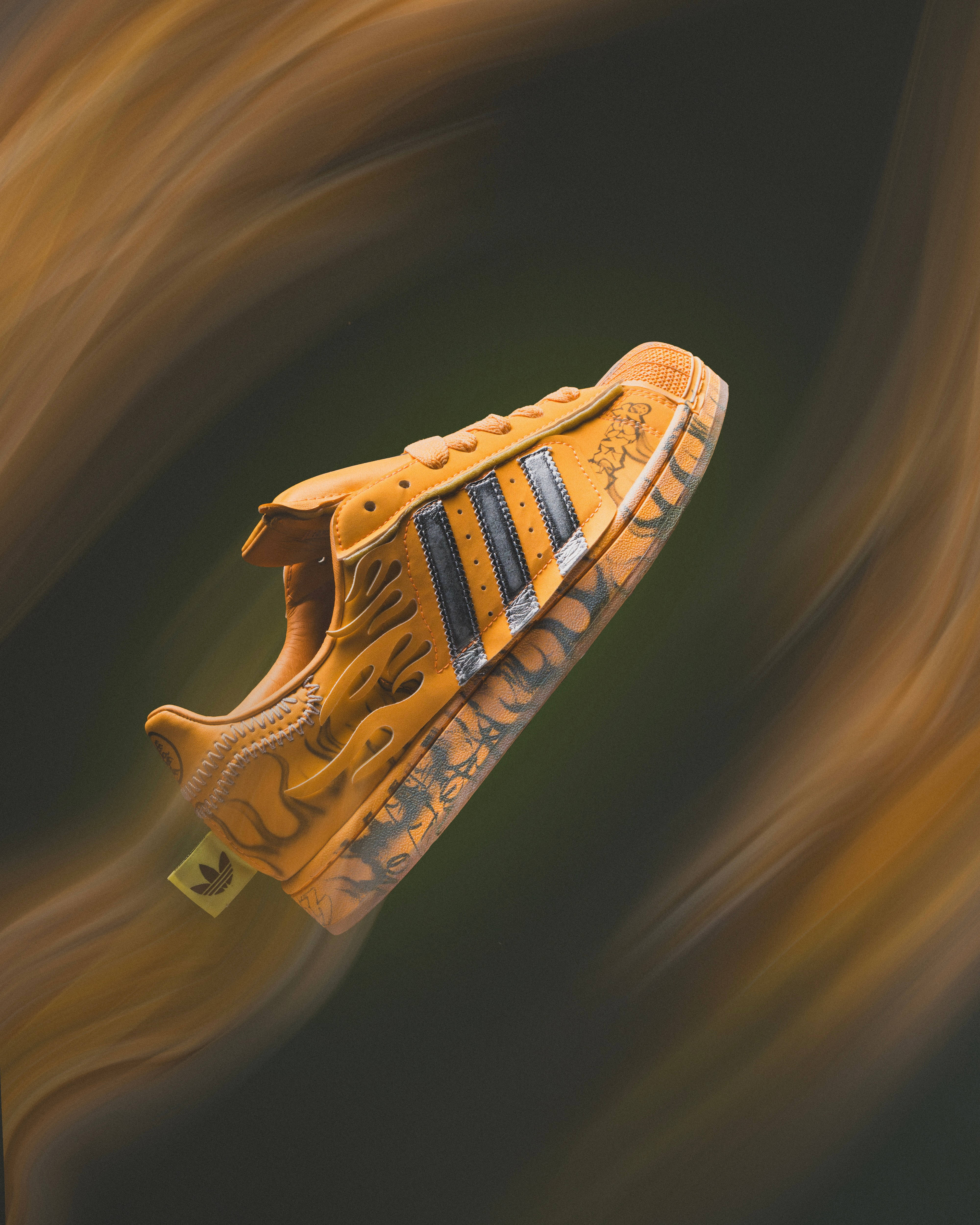 adidas©