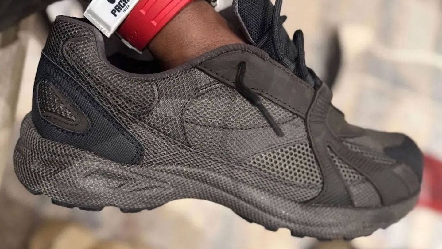Ye Debuts Independent YEEZY 800