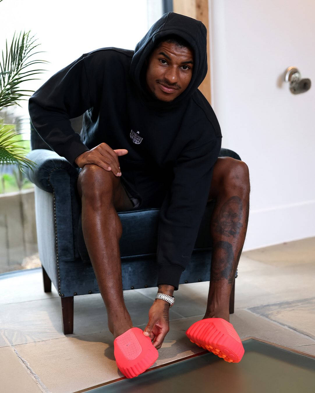 marcus rashford wearing nike mind 001 red