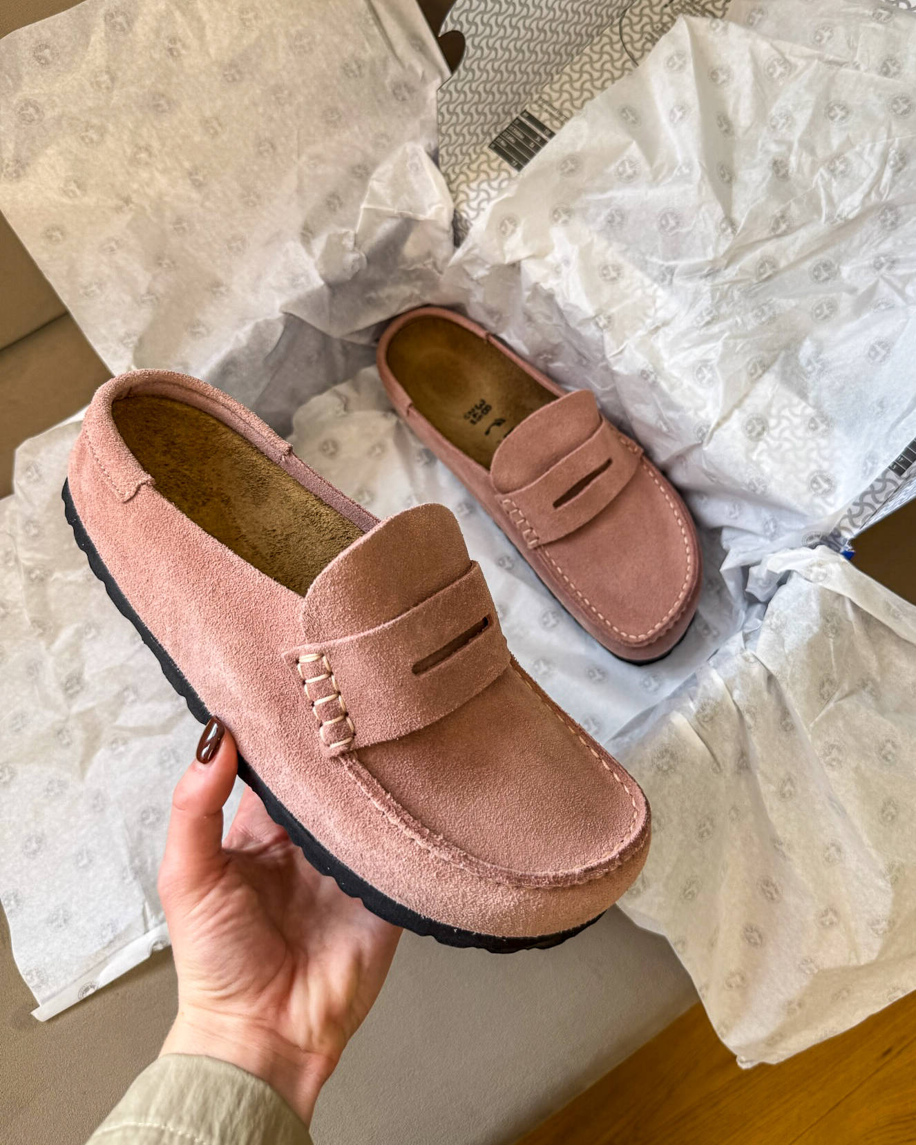 Birkenstock Napoli in hand unboxing the Pink Clay colourway