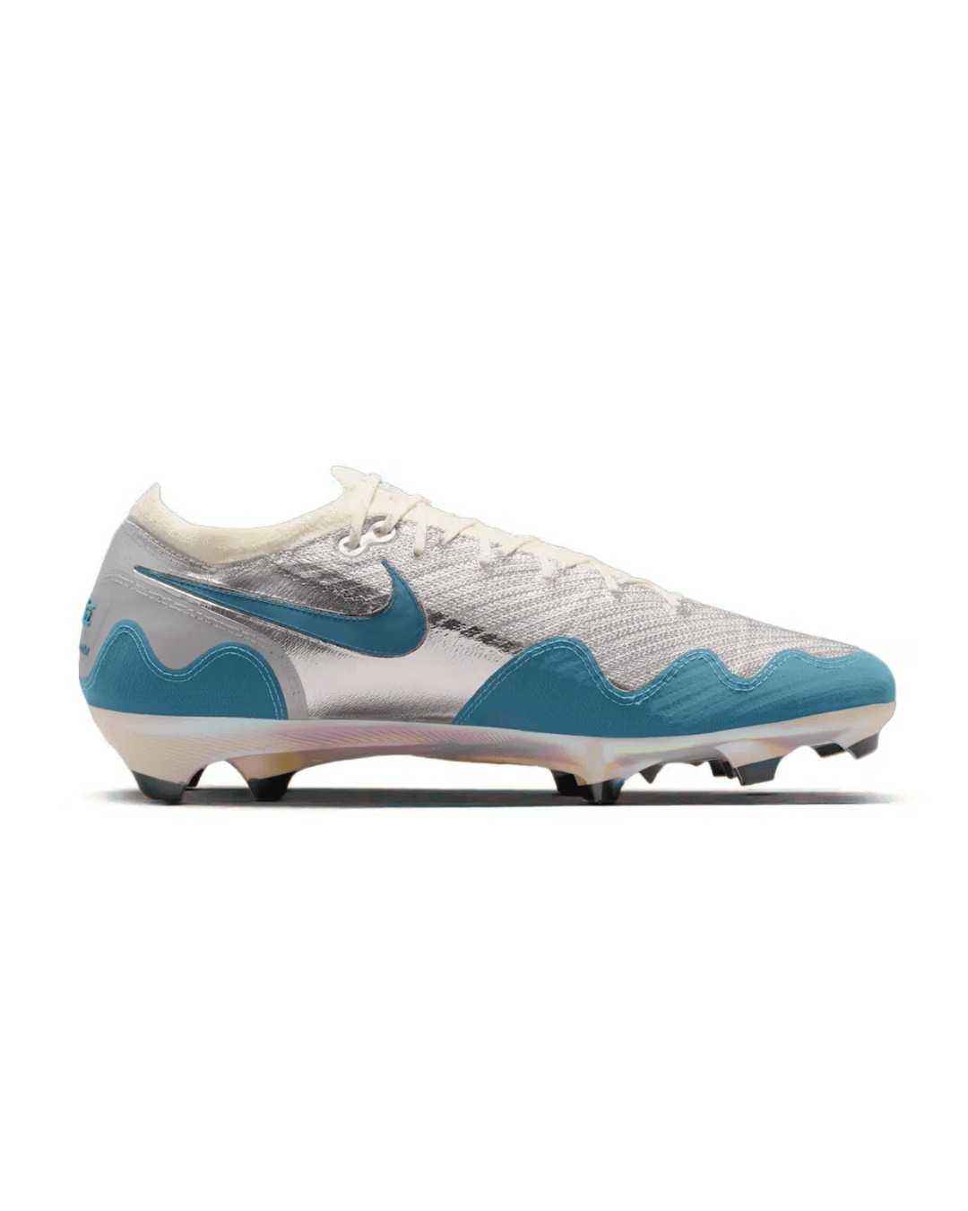 Patta x Nike: The "Noise Aqua" Waves Hit the Pitch