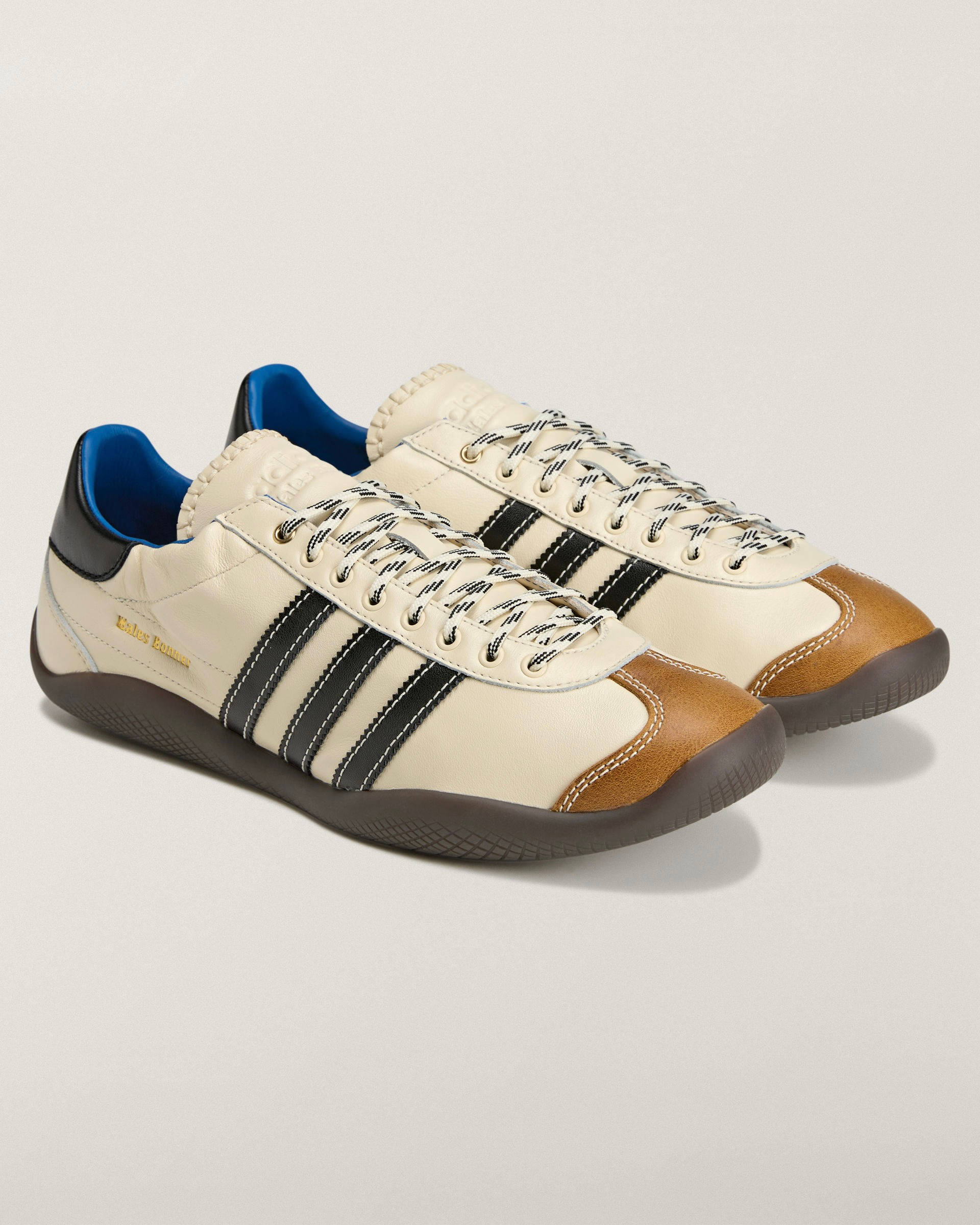 adidas©