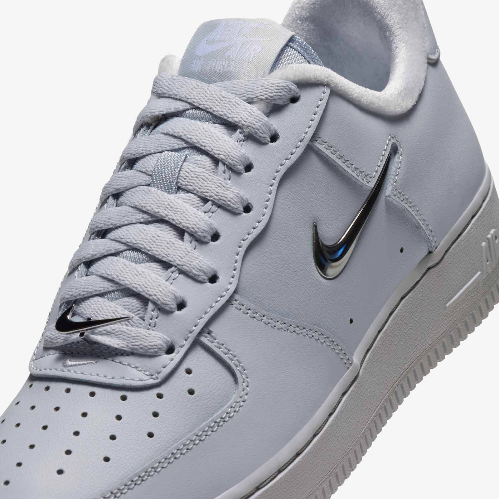 Nike Air Force 1 Low 07 Chrome Swoosh IV6039 002 side