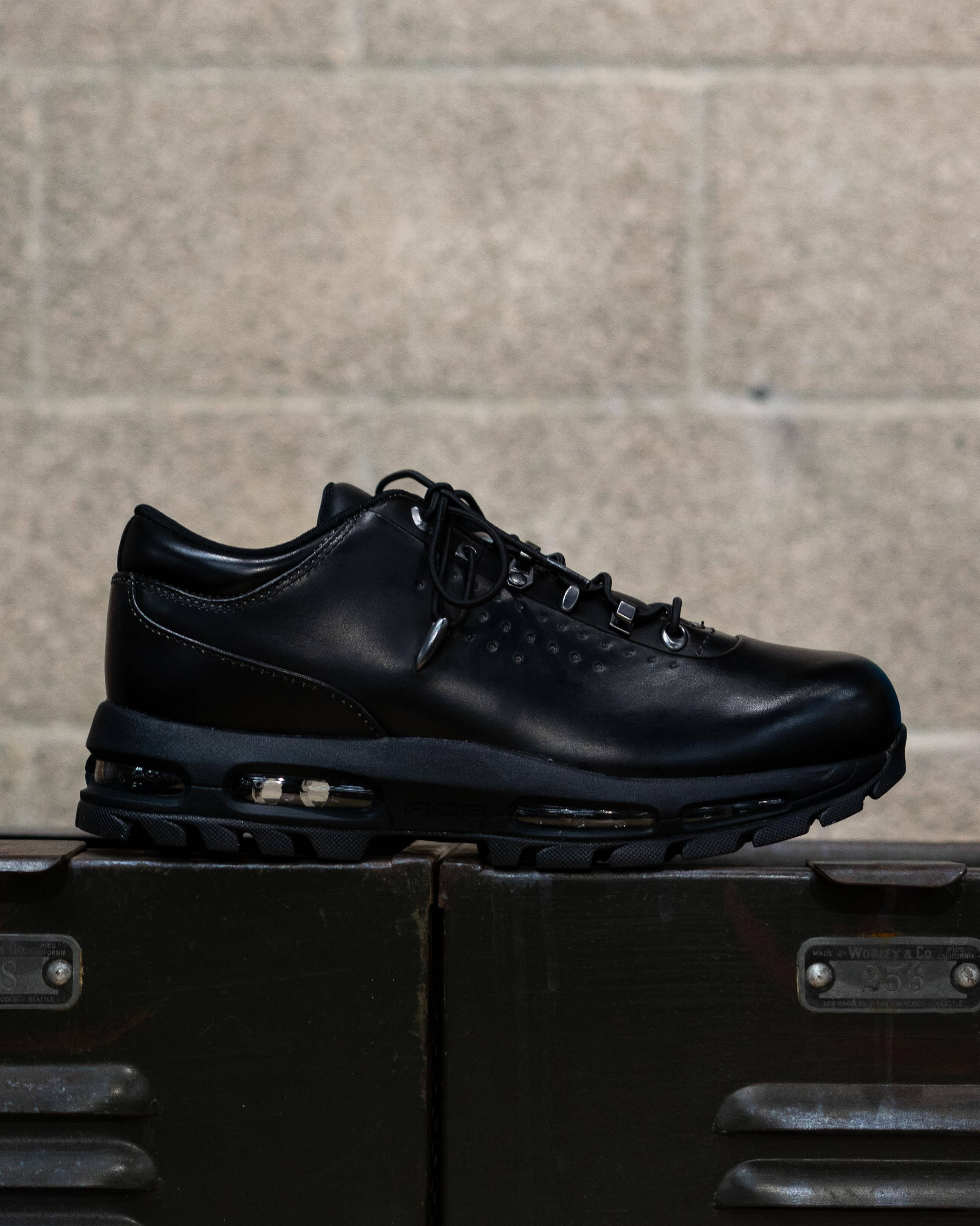 nike goadome low industrial shot