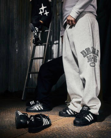 adidas©