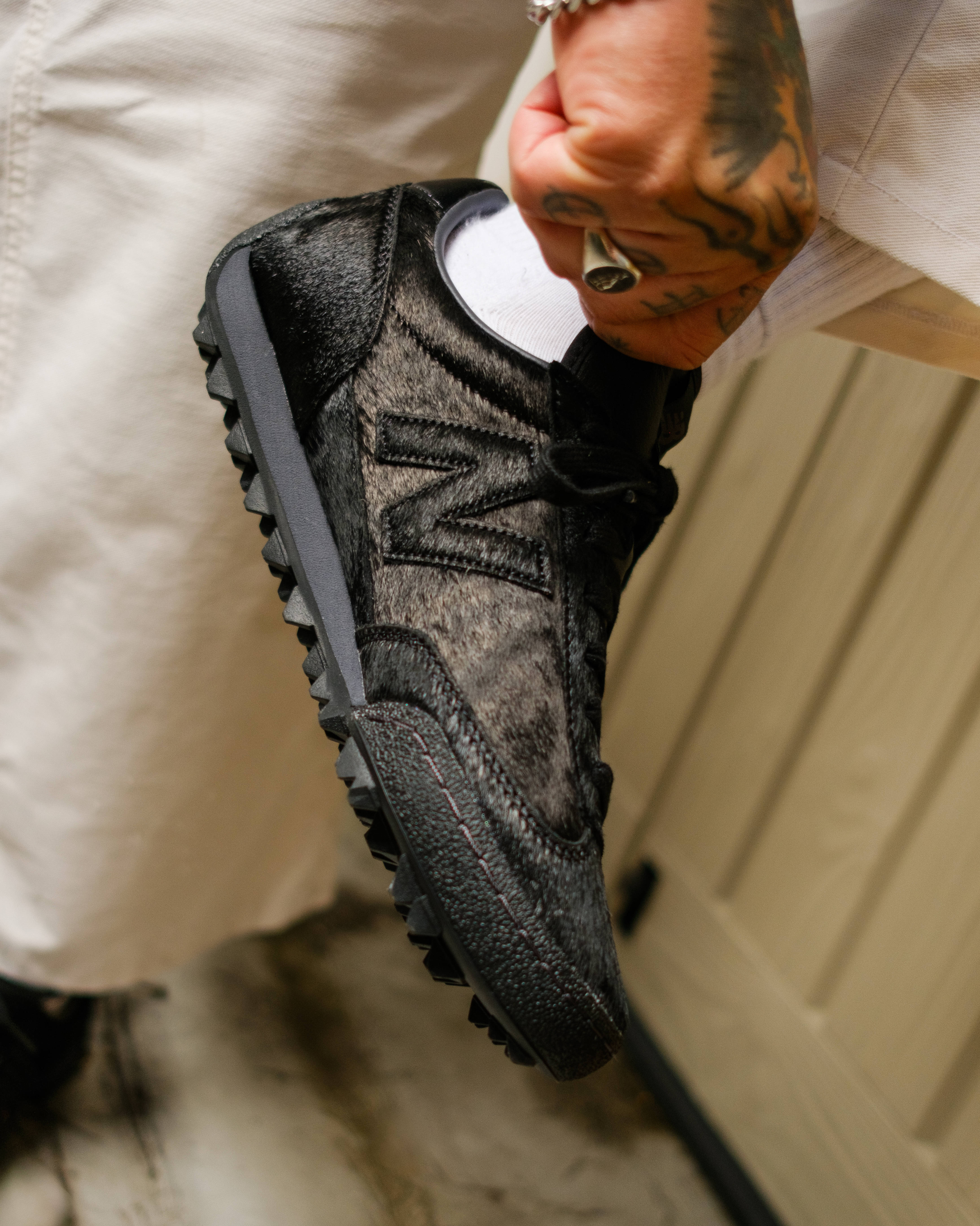 new balance gator run pony hair black