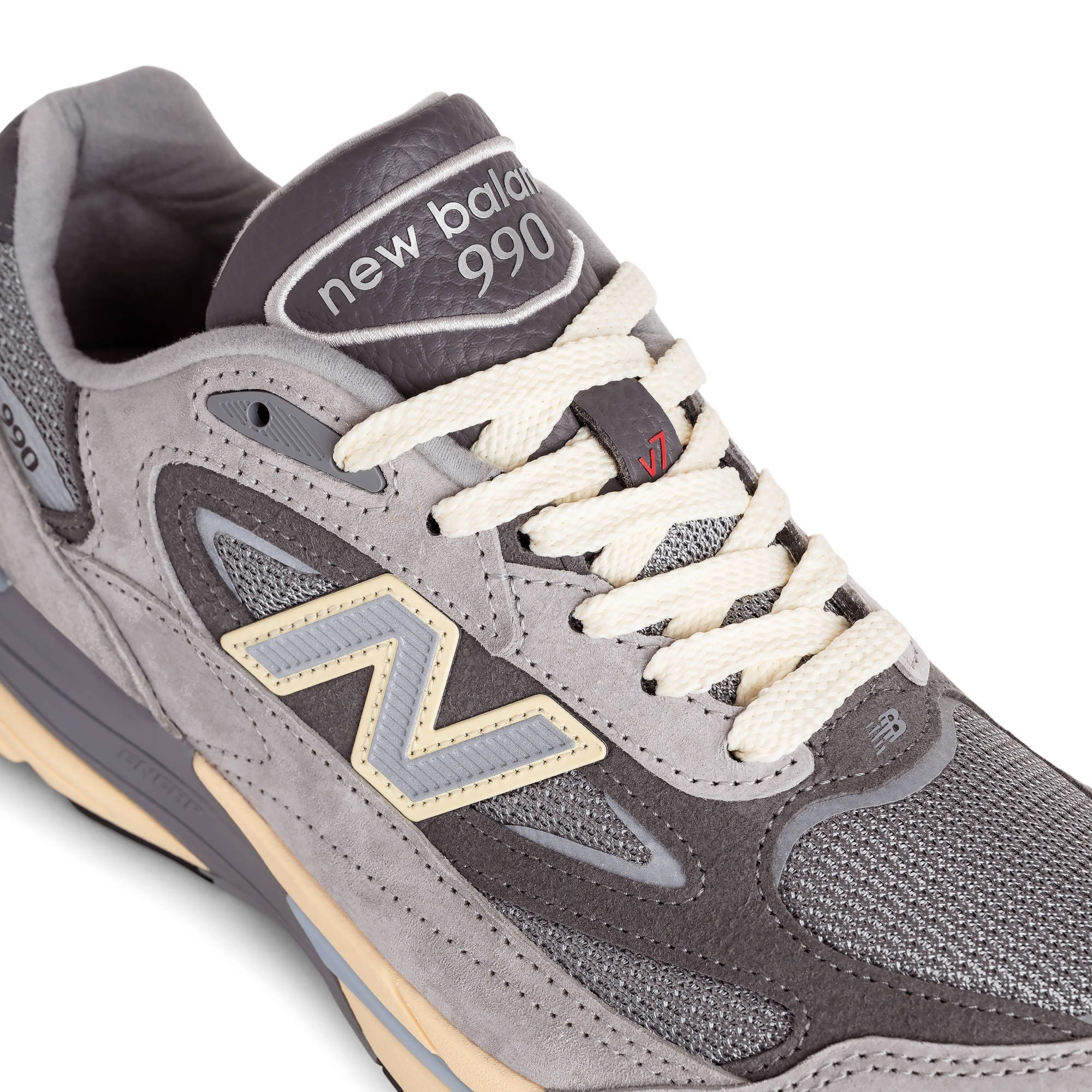 New Balance 990v7