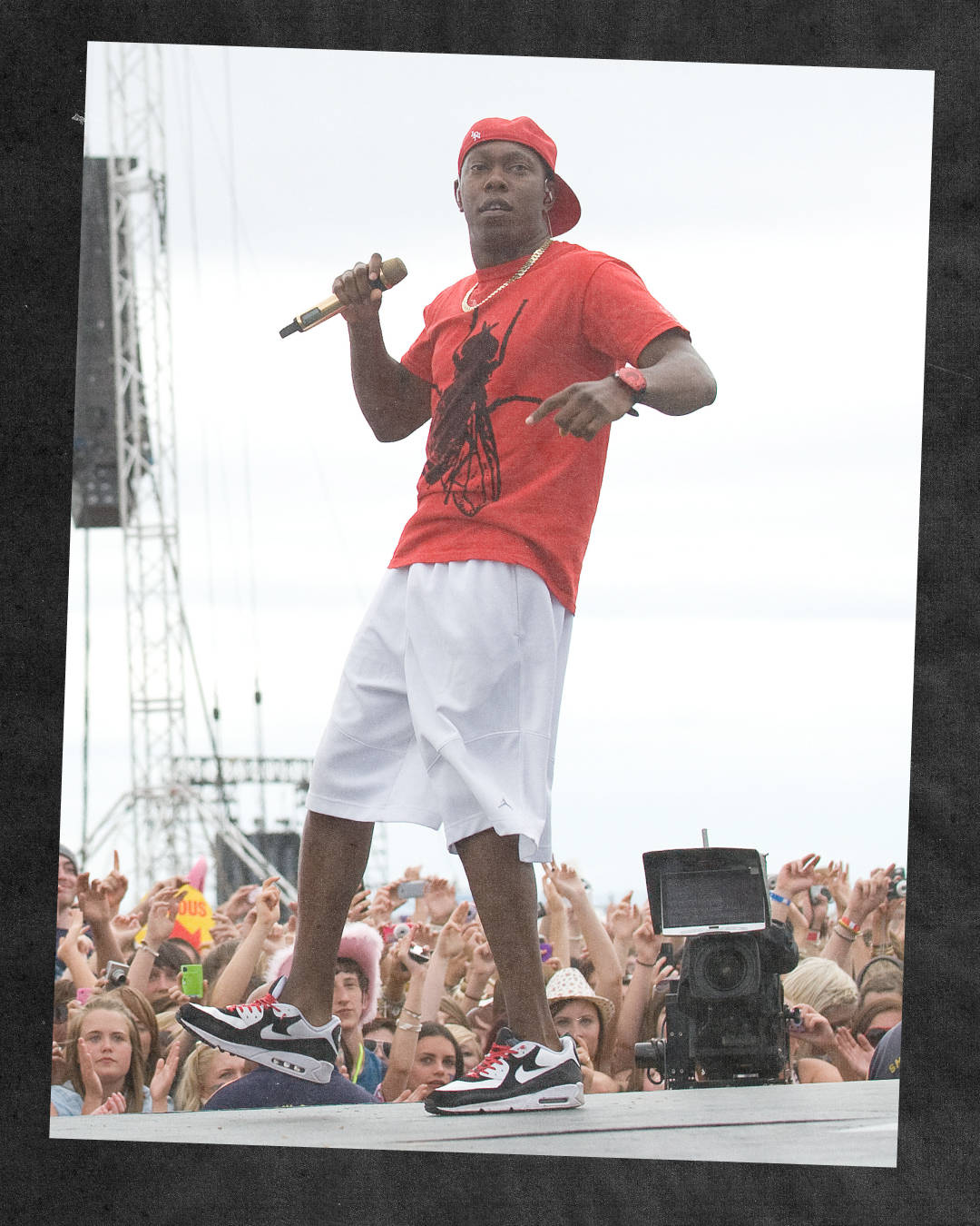 dizzee rascal on stage at X wearing black white Nike Air Max 90 with red laces